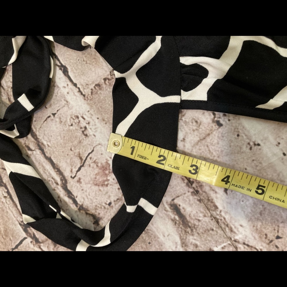 🔥 White House Black market silk Black/white Top size S - Picture 8 of 11